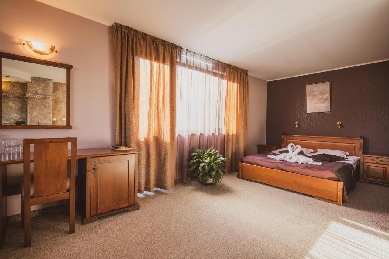 Хотел Том И Нези Класик Velingrad Luaran gambar