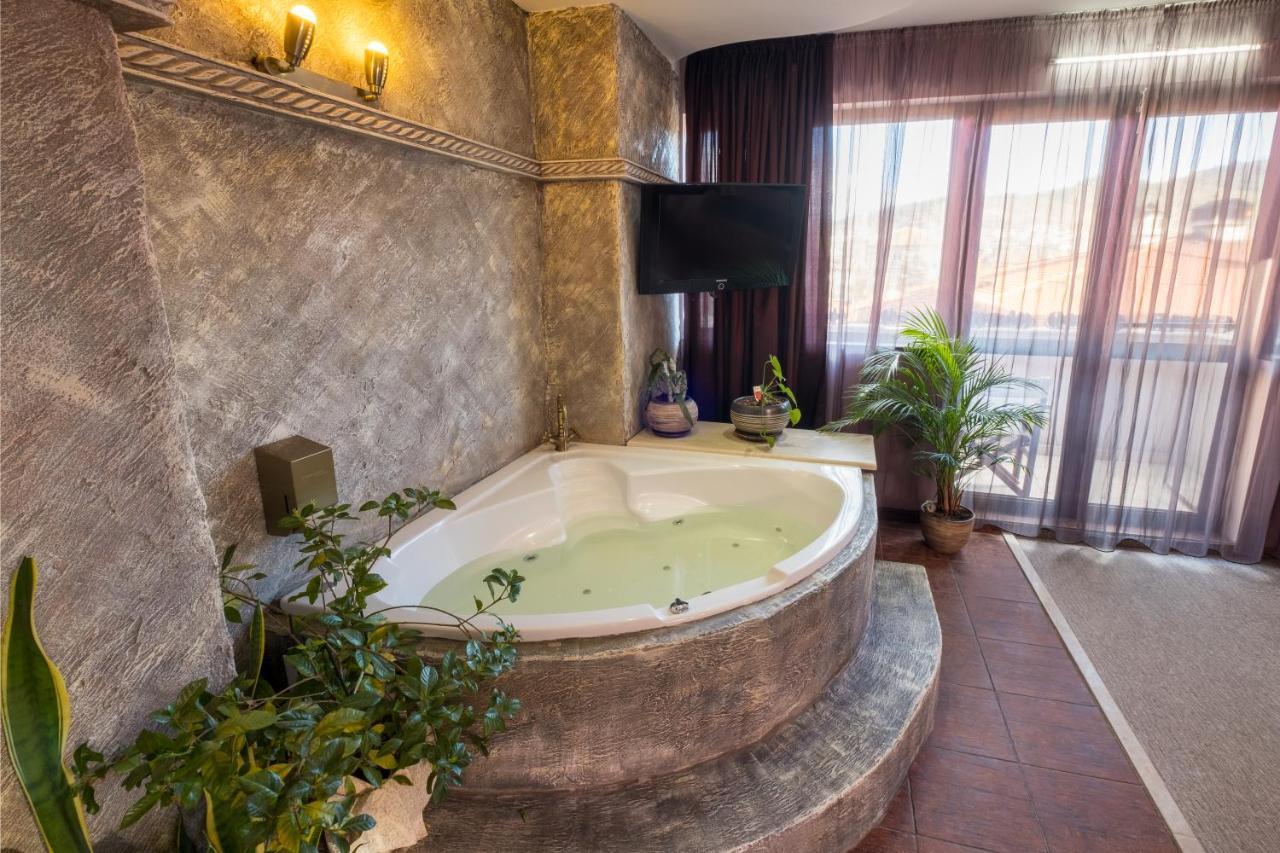 Хотел Том И Нези Класик Velingrad Luaran gambar